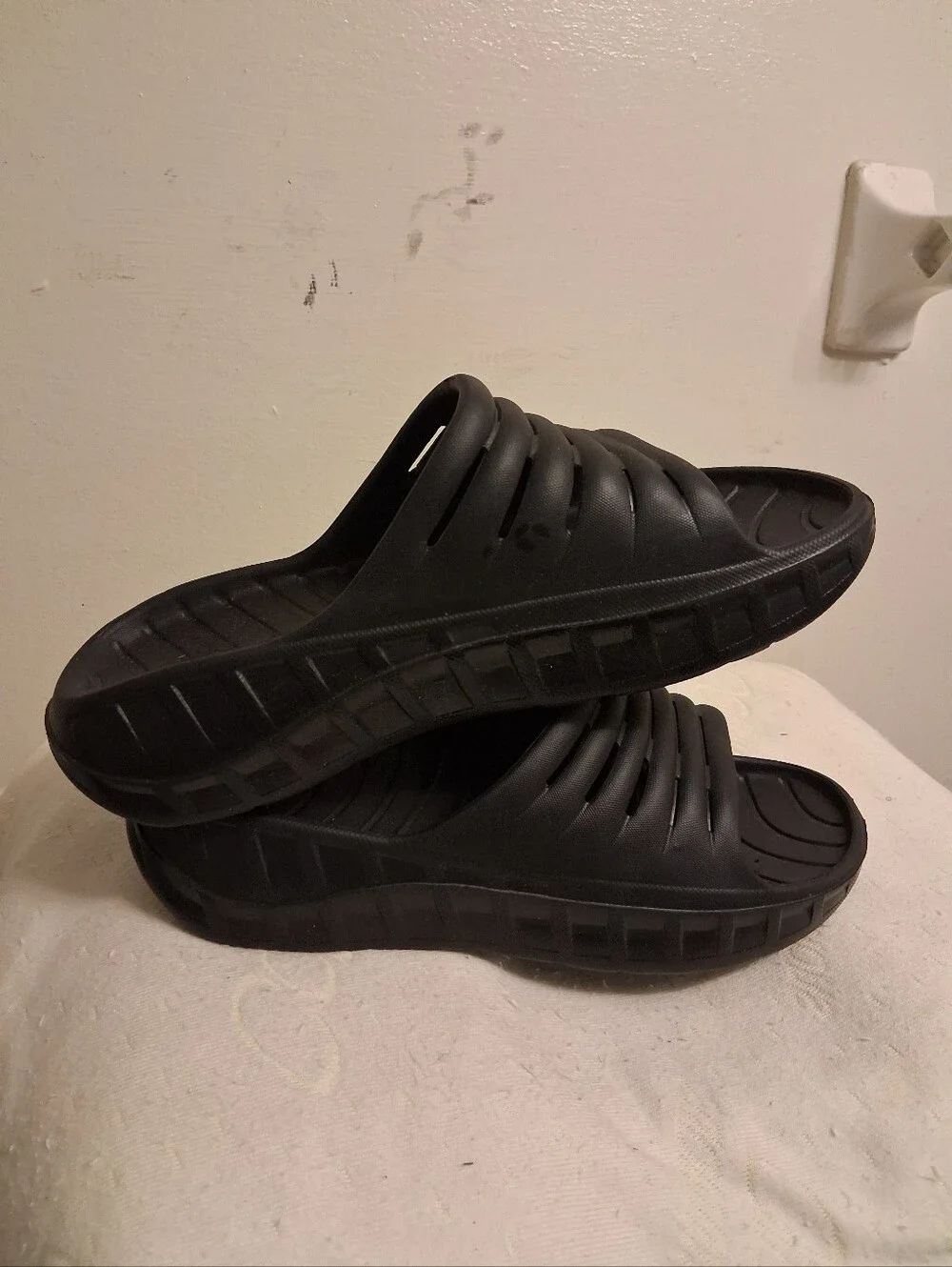 Men's KUAILU Black Slip-On Comfort Slides Similar to Crocs , size 10
